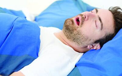 آیا زنان واقعاً کمتر از مردان خروپف می‌کنند؟