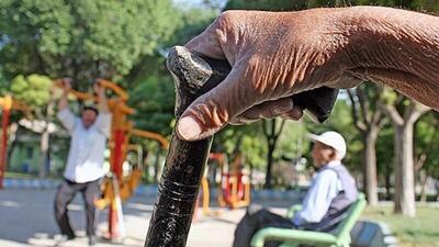 سایه‌های مهربان؛ روایت روز جهانی سالمند در کوچه‌پس‌کوچه‌های زندگی