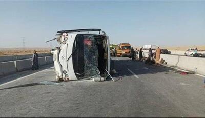 تصادف شدید اتوبوس با تریلی