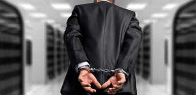 اختلاس ۱۸۰۰ میلیاردی کارمند بانک در فارس