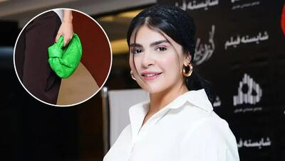 کیف سبز رنگ رز ایزدی جلب توجه کرد؛ تیپ خاص بازیگر در اکران سینمایی (عکس)