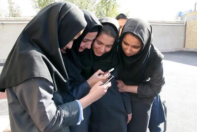 بحران هویت دانش‌آموزان در عصر شبکه‌های اجتماعی