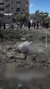 شوک پیرمرد فلسطینی از شهادت اعضای خانواده‌اش