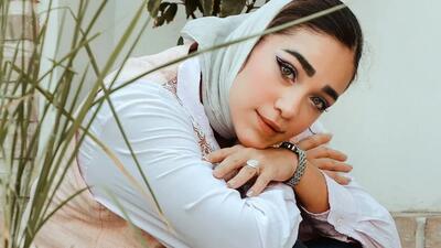تصویر روز | استایل رویا وحدتی بازیگر فیلم «جزایر قناری» | گلی شی