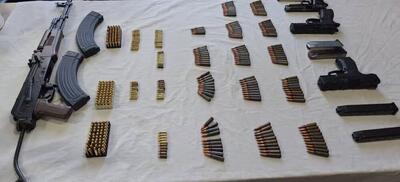 کشف انواع مهمات و سلاح از قاچاقچیان مواد مخدر در زاهدان