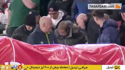 شوت تصادفی مربی شفیلد به یک تماشاگر که باعث اخراجش شد