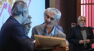 نشان درجه‌ یک هنری به «جعفر دهقان» اهدا شد | جهان نیوز