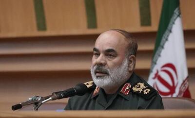 باید محکم در مقابل جبهه استکبار بایستیم/ اگر یک سری تجهیزات پیشرفته از دشمن دیدیم نباید عقب بکشیم