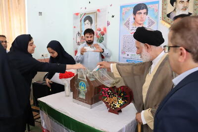 جشن عاطفه‌ها در مدارس شهرستان دیر برگزار شد