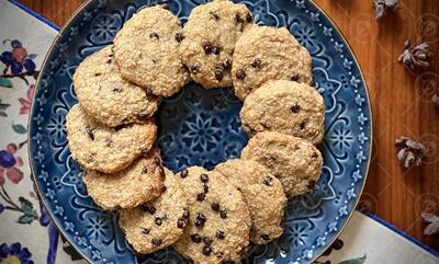(ویدئو) طرز تهیه کوکی رژیمی با طعم موز
