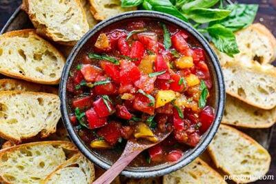طرز تهیه بروسکتا گوجه فرنگی با ریحان تازه ؛ لقمه‌ای ایتالیایی در 10 دقیقه ، پیش غذای محبوب و خوشمزه ایتالیایی