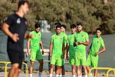 کیت تمرینی پرسپولیس با نماد شهباز هخامنشی رونمایی شد