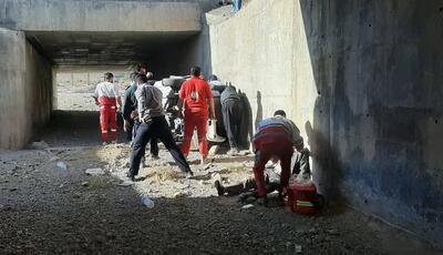  ۳ مصدوم در پی انحراف و سقوط خودروی پراید از پل