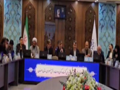 فرزین: تمام نظام بانکی برای حمایت از طرح‌های تولید برق از انرژی خورشیدی آماده است