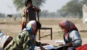 بیش از ۹۰۰ هزار دانش‌آموز بازمانده از تحصیل داریم