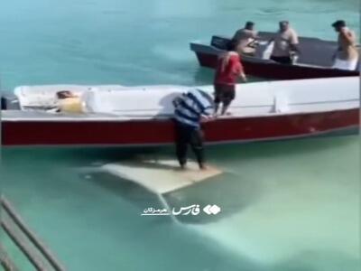 سقوط خودرو به دریا در اسکله بندر لافت هرمزگان