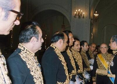 مراسم جشن تولد پنجاه و هفت سالگی محمدرضا پهلوی در کاخ نیاوران (عکس)