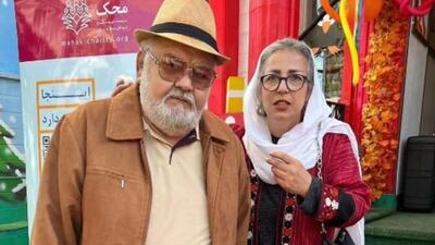 قاب روز | اکبر عبدی همراه همسرش با موتور