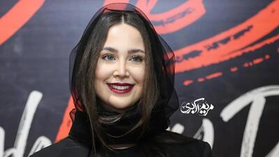 قاب روز | استایل تینا یلان، بازیگر سریال «اجل معلق» در اکران گوزن‌های اتوبان