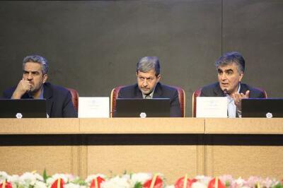  رئیس بانک مرکزی: افزایش دلار ناشی از القای ترس است، نه واقعیت بازار !