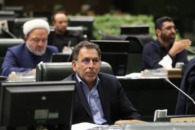 دست روحانی برای مذاکره بسیار پر است/ آقایان به ۶ قطعنامه می‌گفتند کاغذ پاره!