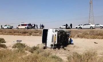 انحراف یک دستگاه مینی‌بوس ۲۴ مصدوم برجا گذاشت