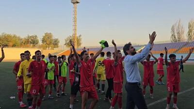 شادی تیم نوجوانان پرسپولیس پس از پیروزی دو بر صفر مقابل نوجوانان استقلال