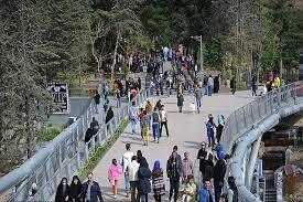 خودروی تسلا درحال شارژ در اراضی عباس‌آباد تهران + عکس