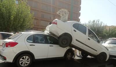 تصادف زنجیره ای در بزرگراه هاشمی رفسنجانی تهران