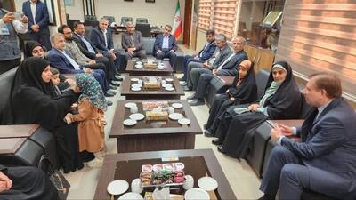 تجلیل وزیر راه و شهرسازی از خانواده‌های معظم شهدا در بوشهر - پارس فوتبال