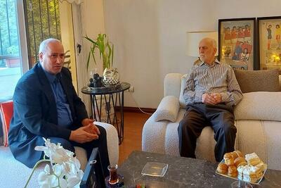 عیادت رئیس فدراسیون فوتبال از پیشکسوت پرسپولیس - پارس فوتبال