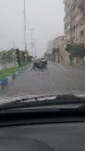 فیلم / بارش باران و آبگرفتگی شدید خیابان پاسداران بندرانزلی