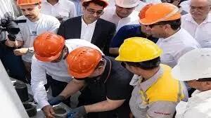 آغاز عملیات نصب و راه‌اندازی رآکتور اوره شرکت پتروشیمی هنگام با  حضور  شریعتمداری