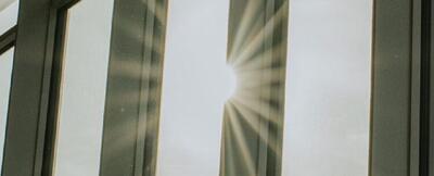  این روکش جدید پنجره‌های خانگی را به پنل‌ خورشیدی تبدیل می کند