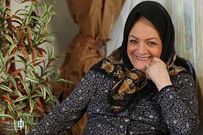  چهره جدید , «شهلا ریاحی و بدری هورفر» در نمایی از تئاتر تاج افتخار؛ سال 25