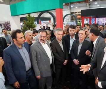 استاندار قزوین از نمایشگاه دستاوردهای مدیریت شهری و جشنواره فرهنگی  شهر من  بازدید کرد