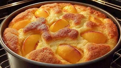 طرز تهیه کیک میوه ای سبک و اسفنجی : هرمیوه ای داری بریز تو کیک