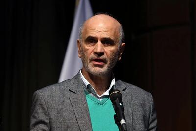فرشاد مومنی: رئیس مجلس درست گفت که دولت نمی‌تواند کشور را روی هوا نگه دارد