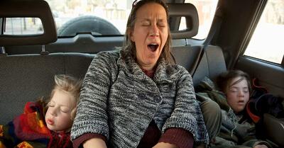  زن جوان آنقدر خمیازه کشید که گردنش شکست! داستان باورنکردنی یک زن در بریتانیا!