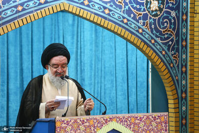 احمد خاتمی: حرف از فعال کردن مکانیزم ماشه می‌زنید در حالی که ۴۷ سال است آمریکا نتوانسته هیچ غلطی کند/ اینکه کسی یا دولتی بگوید اصلاً غنی سازی نداشته باشید زور است و ایران ذلت پذیر نیست/ طرح ترامپ دنبال ذلت مدام فلسطین و سلطه اشرار بر فلسطینی‌هاست