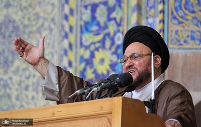 امام‌جمعه موقت اصفهان: امدادهای غیبی همواره انقلاب اسلامی را در مقاطع حساس حفظ کرده؛ امروز نیز نباید از مکانیسم ماشه ترسید/ دشمنان سعی دارند با تحریم‌ها و تهدیدهای متعدد مردم را از ادامه مسیر ناامید کنند، اما نباید ترسید و ناامید شد