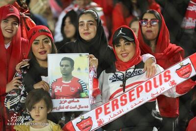 تصاویر| حال‌وهوای جایگاه زنان پرسپولیس/ دختران سرخ برای کاپیتان هادی سنگ تمام گذاشتند