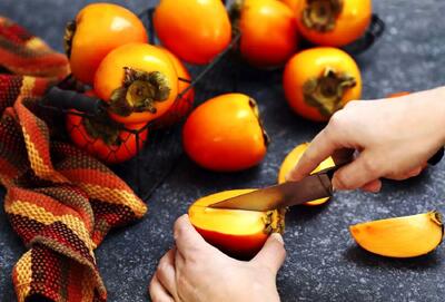خطرات خوردن خرمالوی نارس