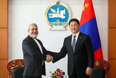 تسلیم استوارنامه سفیر اکردیته ایران به رئیس جمهور مغولستان