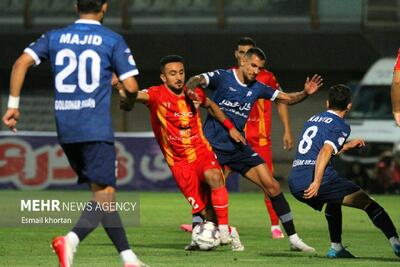 گلزن گل‌گهر به پرسپولیس: هواداران به مادر فوت شده‌ام توهین نکنند - پارس فوتبال
