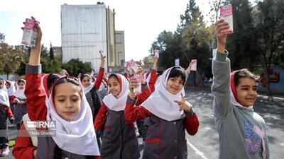 توزیع شیر در مدارس؛ حمایت دولت چهاردهم از سلامت دانش‌آموزان