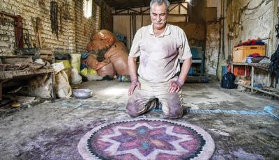 علم افراشته؛ درباره عکسی از کارگاه نمد مالی