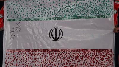 اثرانگشت هزار دانش‌آموز یزدی پای پرچم ایران