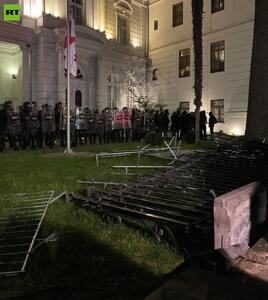  تصاویری از حمله به اقامتگاه رئیس‌جمهور گرجستان