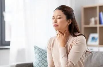 سه روش سنتی برای تسکین گلو درد